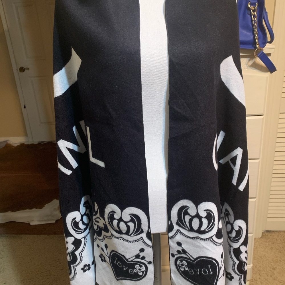 Vintage new “CHANEL”Monochrome Logo Scarf - Picture 2 of 7